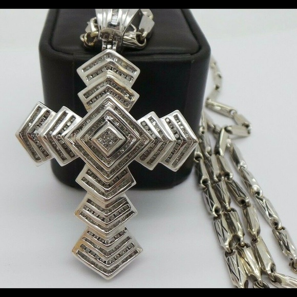 10K GOLD DIAMOND CLUSTER CROSS PENDANT necklace - Picture 6 of 11